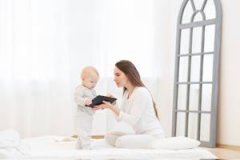 小宝宝脚镯子戴左脚还是右脚（婴儿脚镯有什么含义）